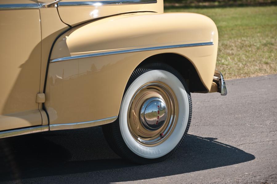 Ford Super Deluxe Convertible Coupe 1948 года  (фото 13 из 26)